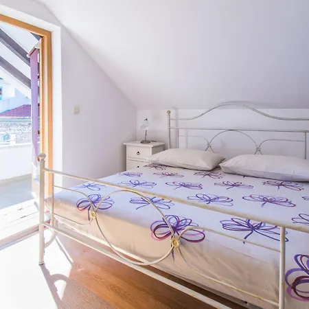 Hébergement de vacances Aleksa By Interhome Šibenik